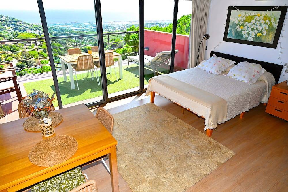 Entire apartment, In Cabrils (Barcelona at 20 km). Apartment with sea view, pool and very quiet in Cabrils, Costa del Maresme