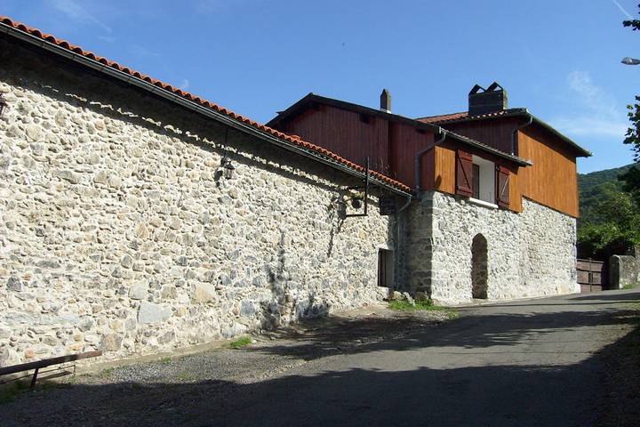 Gîte pour 15 personnes, avec jardin ainsi que piscine et terrasse, animaux acceptés dans les Hautes-Pyrénées - 2