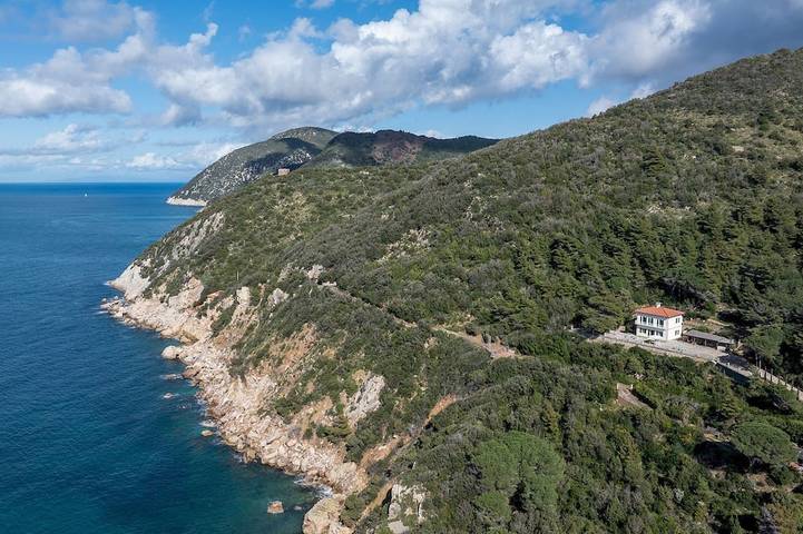 Casa vacanza per 8 persone, con idromassaggio e giardino nonché terrazza in Nisporto