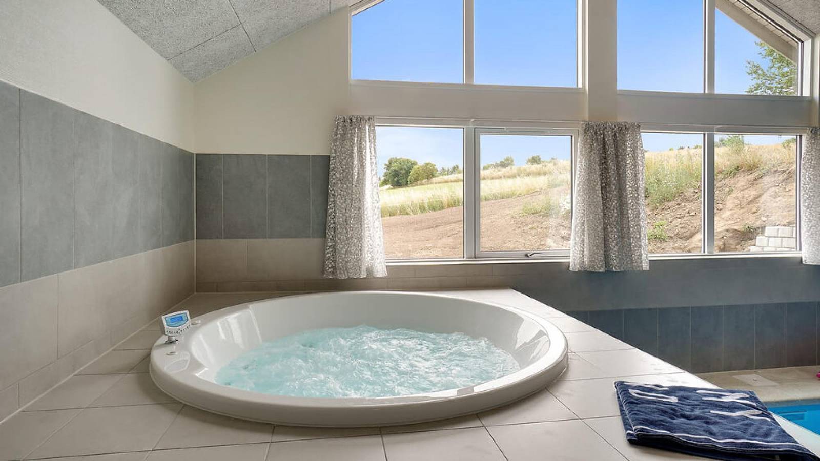 16-person pool house with activity room in Vejby Strand. in Vejby Strand, Vejby