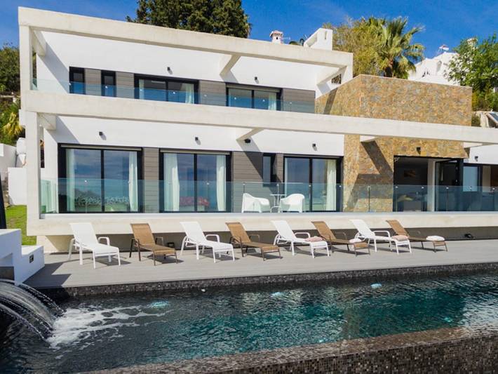 Vakantiehuis voor 9 personen, with Balkon/Terras and Uitzicht op zee as well as Zwembad in Salobreña