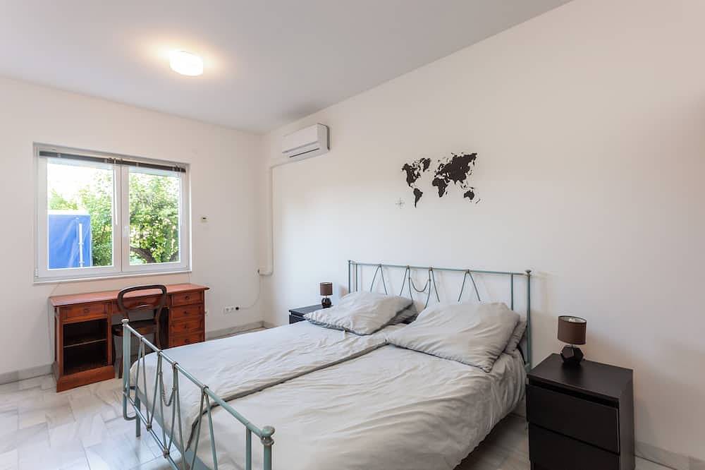 Entire apartment, Small flat in a quiet neighbourhood equipped with all amenities in Calafell, Costa Dorada
