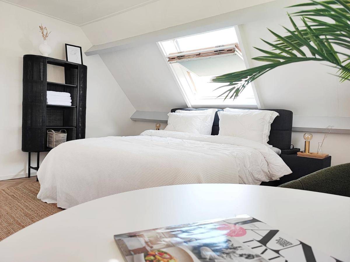 Guesthouse at the Amstel river with 2Br 2Ba and garden in Groene Hart