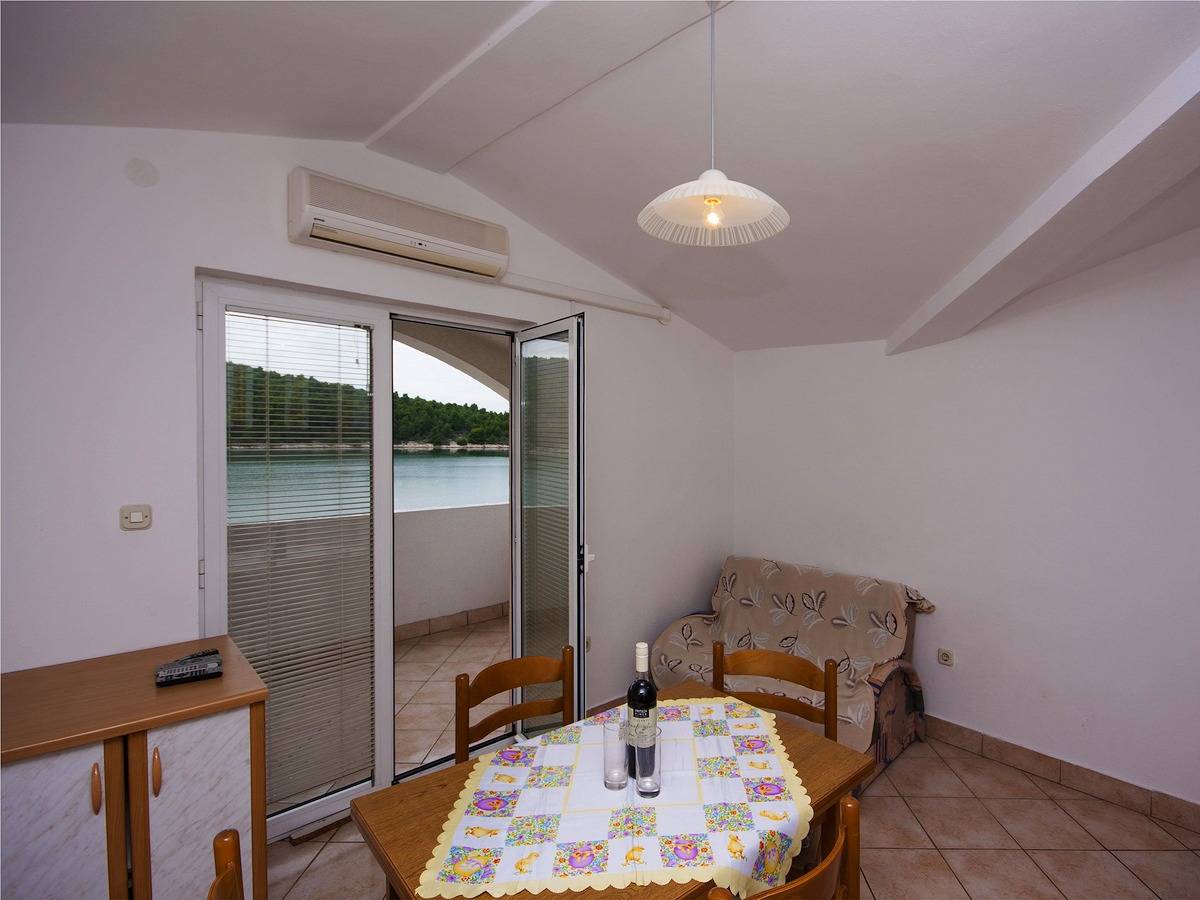 Ganze Wohnung, Apartment Bajan A3 mit einem Schlafzimmer in der Nähe des Meeres in Zaboric, Šibenik-Knin