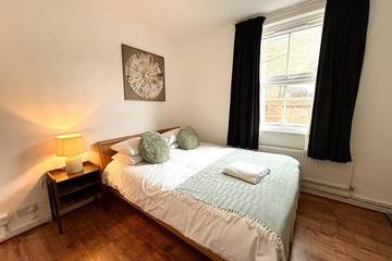 Apartment for 8 People in Bedford, Bedfordshire, Photo 2