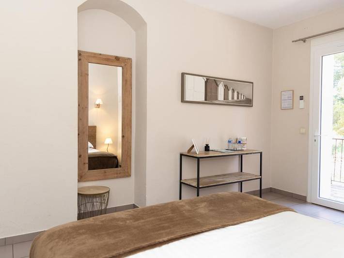 Chambre d’hôte pour 2 personnes, avec vue ainsi que piscine et jardin, animaux acceptés à La Londe-les-Maures - 3