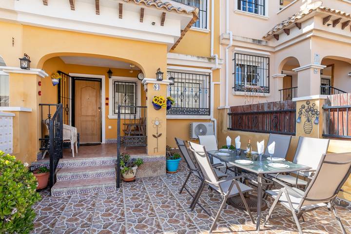 Ferienhaus für 6 Personen, mit Balkon und Garten sowie Kinderpool in Torrevieja
