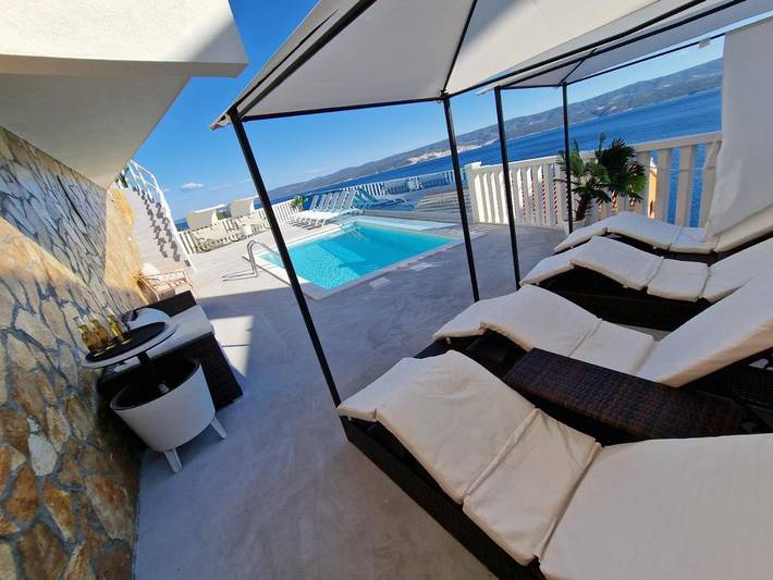 Villa pour 19 personnes, avec jardin ainsi que piscine et vue, animaux acceptés à Céline - 2