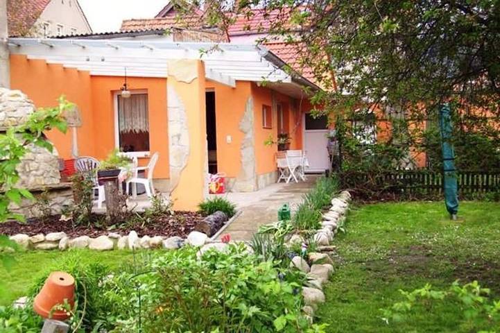 Ferienhaus für 4 Personen, mit Terrasse und Garten
