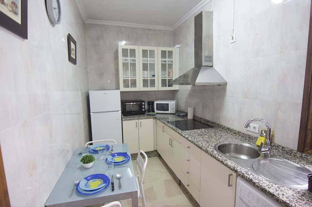 Entire apartment, Rentalsevilla Bright Apartment in Santa Cruz Neighborhood in Casco Antiguo, Sevilla