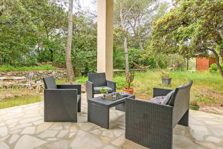 Gîte pour 2 personnes, avec piscine ainsi que jardin et terrasse à Nîmes - 2