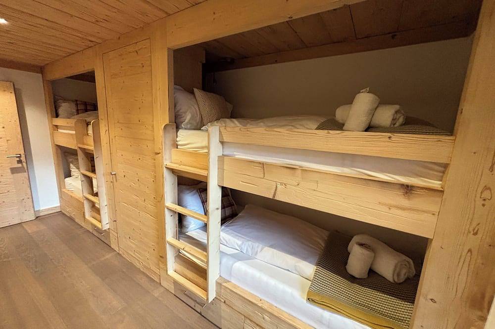 Entire apartment, Adelaide A1 - spacious 2 bedroom family apartment, close to piste and village. in Grimentz, Anniviers