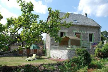Gîte pour 8 personnes, avec jardin, adapté aux familles à Espagnac