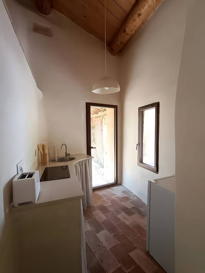 Entire studio, Studio 'Bëj-Gànnaar' with Air Conditioning and Garden - Luberon in Saint-Saturnin-lès-Apt, Parc naturel régional du Luberon
