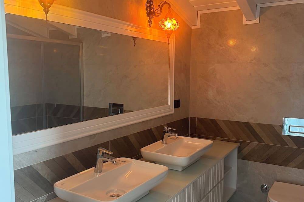 2-bedroom villa in charming Uzunkuyu urla with private pool Ac, Wifi brand new in Izmir Province