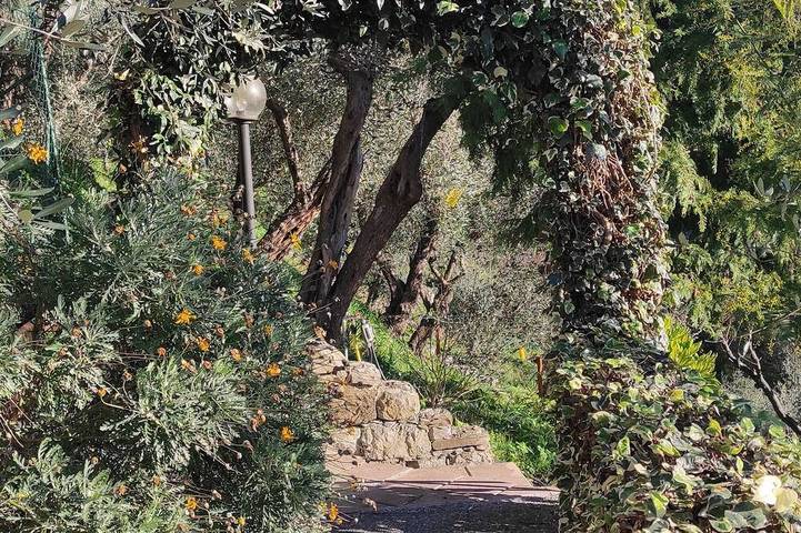 Location de vacances pour 3 personnes, avec terrasse ainsi que jardin et jacuzzi à Leivi
