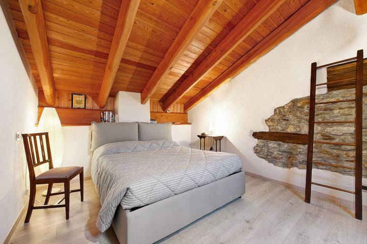 Maison Core : maison de vacances avec vue sur la montagne et Wi-Fi in Comune di Fontainemore, Alpes valaisannes
