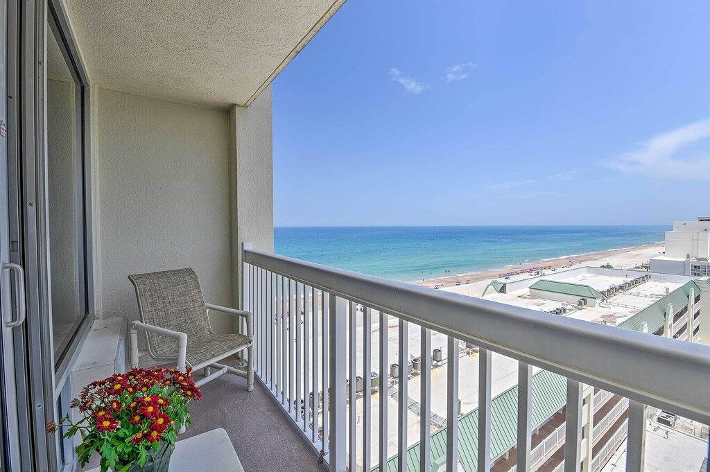 Ganze Wohnung, Neu! Daytona Beach Oceanfront Condo w / Ausstattung! in Daytona Beach, Florida