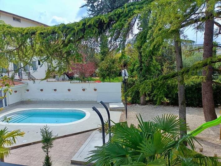Apartamento entero, Apartamento 'Melograno' con piscina compartida, Wi-Fi y aire acondicionado in Venticano, Provincia d'Avellino