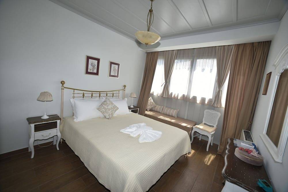 Een ruime 2-niveau 2-slaapkamer Town-huis met een prachtig uitzicht op de Egeïsche Zee in Petra (Griekenland), Lesbos