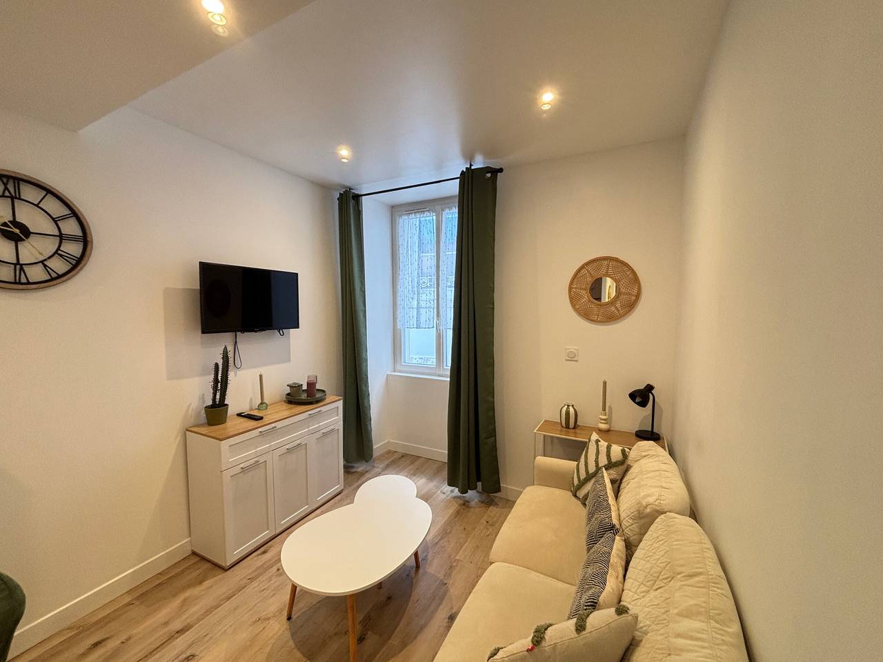 Entire apartment, Apartment steps from the beach - 2 guests in Les Sables-d'Olonne, Vendée
