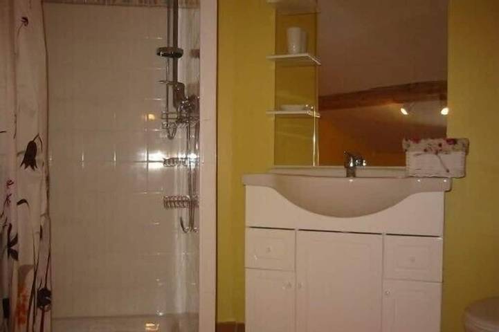 Gîte pour 6 personnes, avec terrasse et piscine à Montaren-et-Saint-Médiers - 4