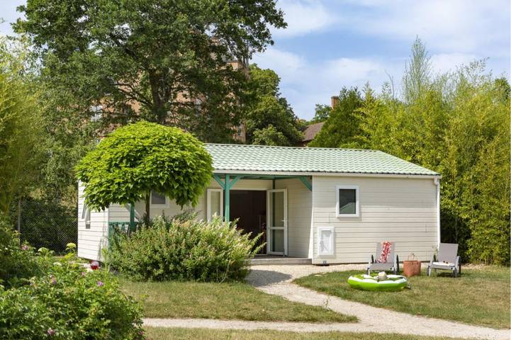 Camping pour 6 personnes, avec piscine ainsi que jardin et terrasse, adapté aux familles dans le Loir-et-Cher