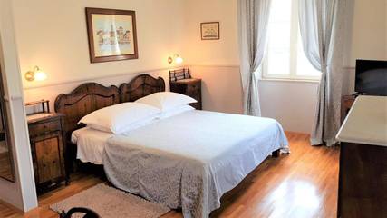 Maison d’hôte pour 2 personnes, avec jardin ainsi que vue sur le lac et vue à Trogir