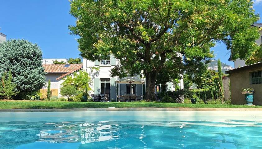 Villa pour 9 personnes, avec jardin ainsi que piscine et vue