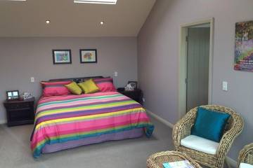 Holiday Home for 22 People in Wellington, Photo 4