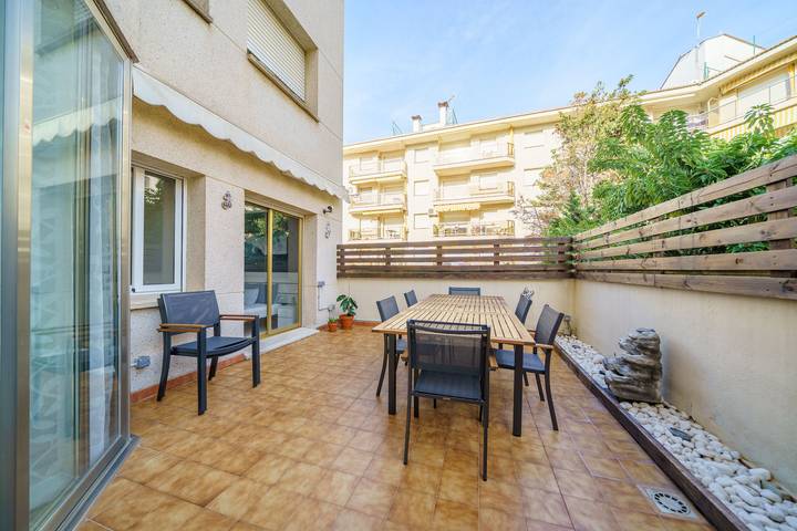 Gîte pour 7 personnes, avec balcon et piscine, adapté aux familles à Pineda de Mar - 4