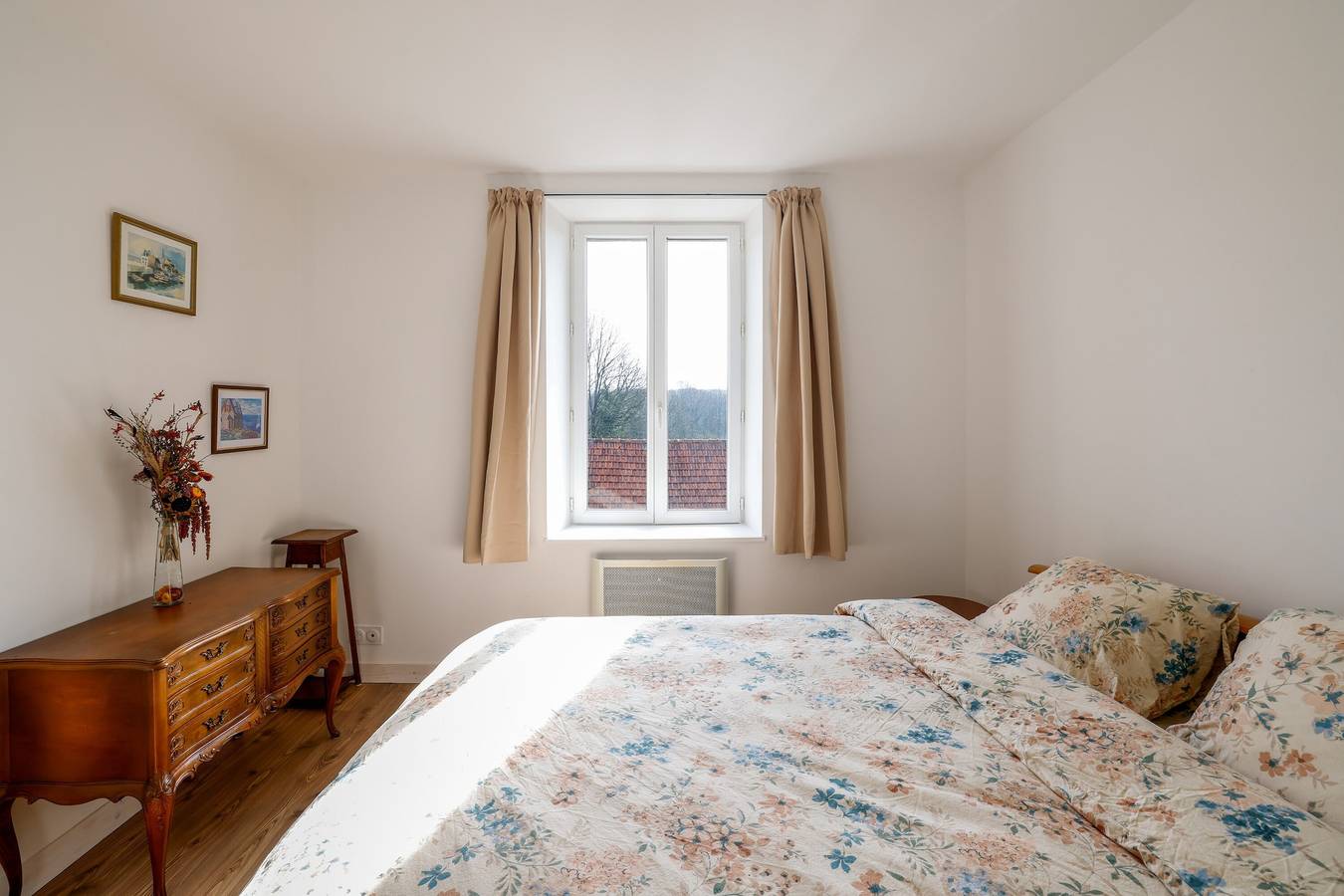 Guest Room “Chambre Calendula Pleine Nature” with Shared Garden and Wi-Fi in Plougonven, Parc naturel régional d'Armorique