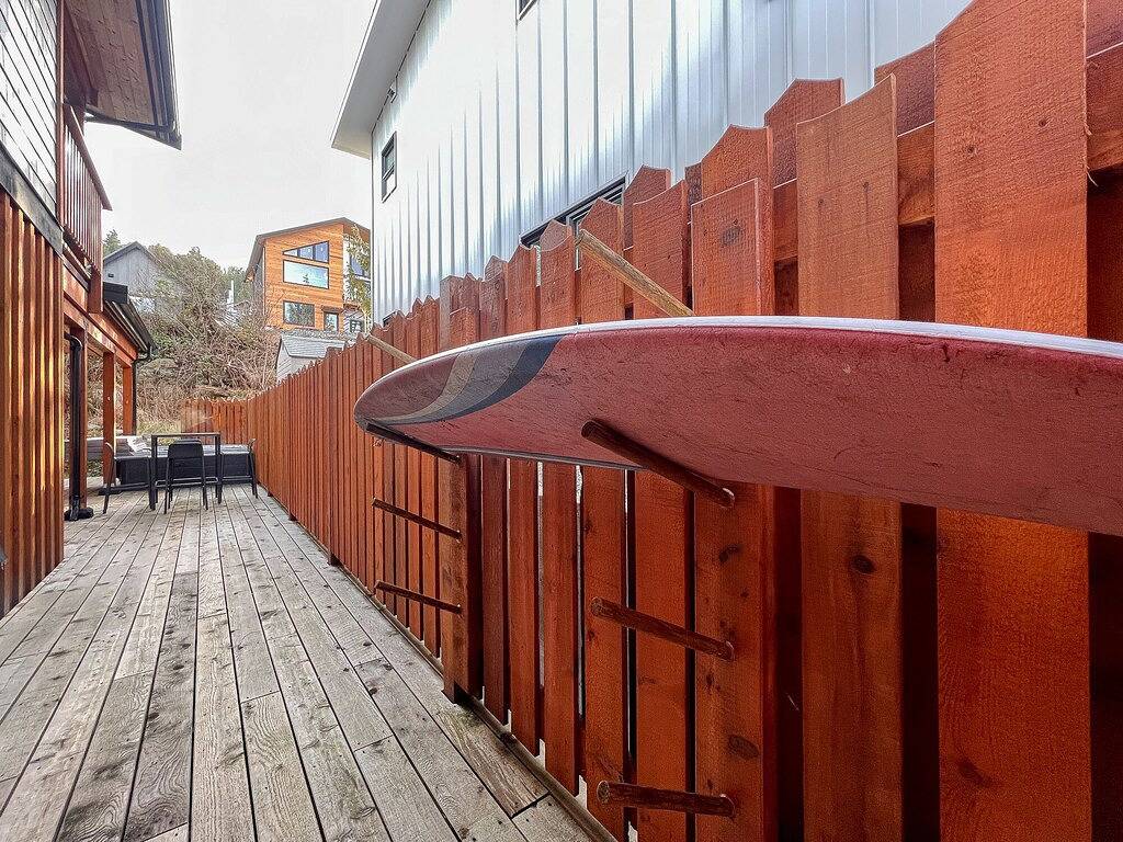 Tofino Escape-Hot Tub, in Town , Marina, Pet, Bbq in Tofino, Alberni-Clayoquot Regional District