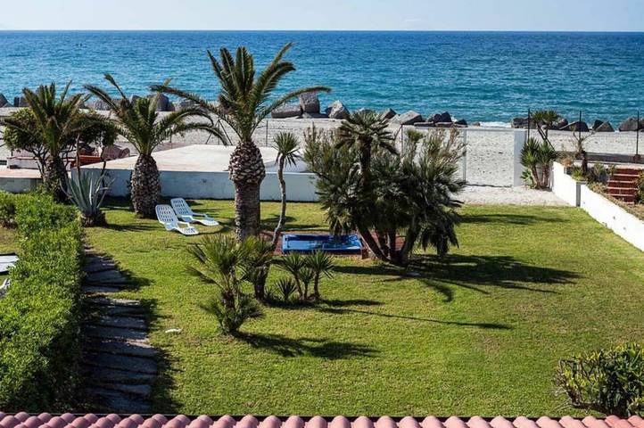 Casa vacanza per 5 persone, con giardino e idromassaggio nonché terrazza in Provincia di Messina