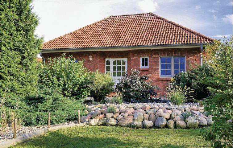 Gemütliche Wohnung mit Terrasse & Parkplatz, 2,5km nach Ahrenshagen-Daskow in Ahrenshagen-Daskow, Vorpommern-Rügen