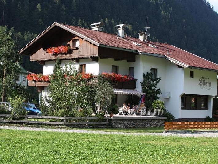 B&B für 6 Personen, mit Balkon und Terrasse in Mayrhofen