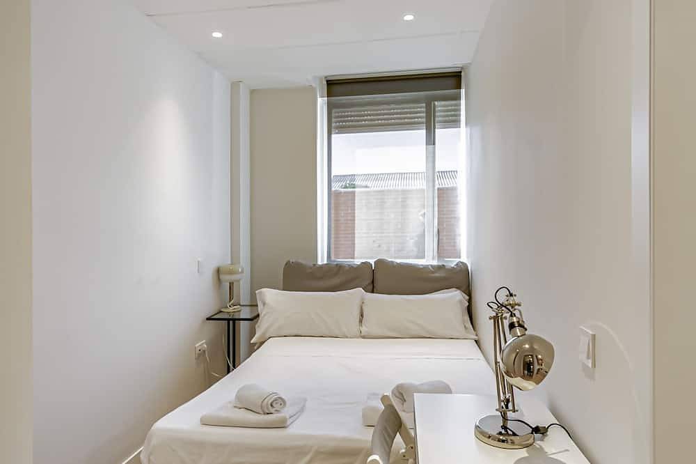 Entire apartment, New Apartment Madrid Feria 105 in Madrid, Madrid Province