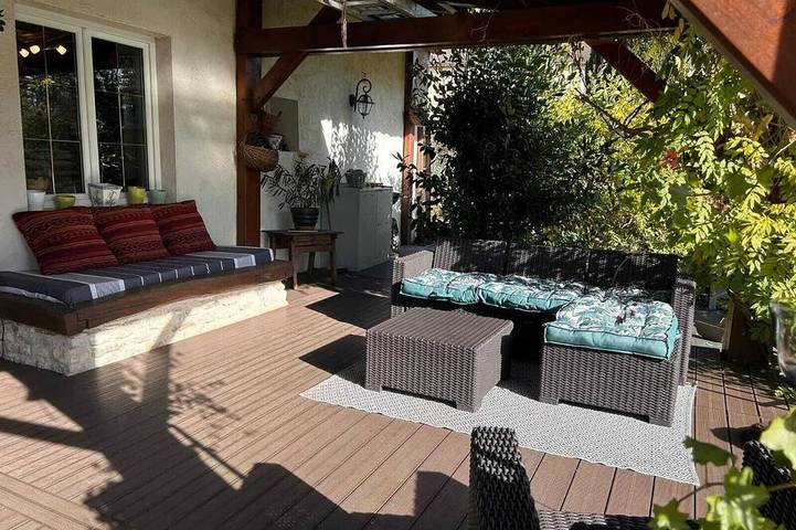 Maison de vacances pour 6 personnes, avec terrasse ainsi que jacuzzi et jardin à Saint-Hymetière