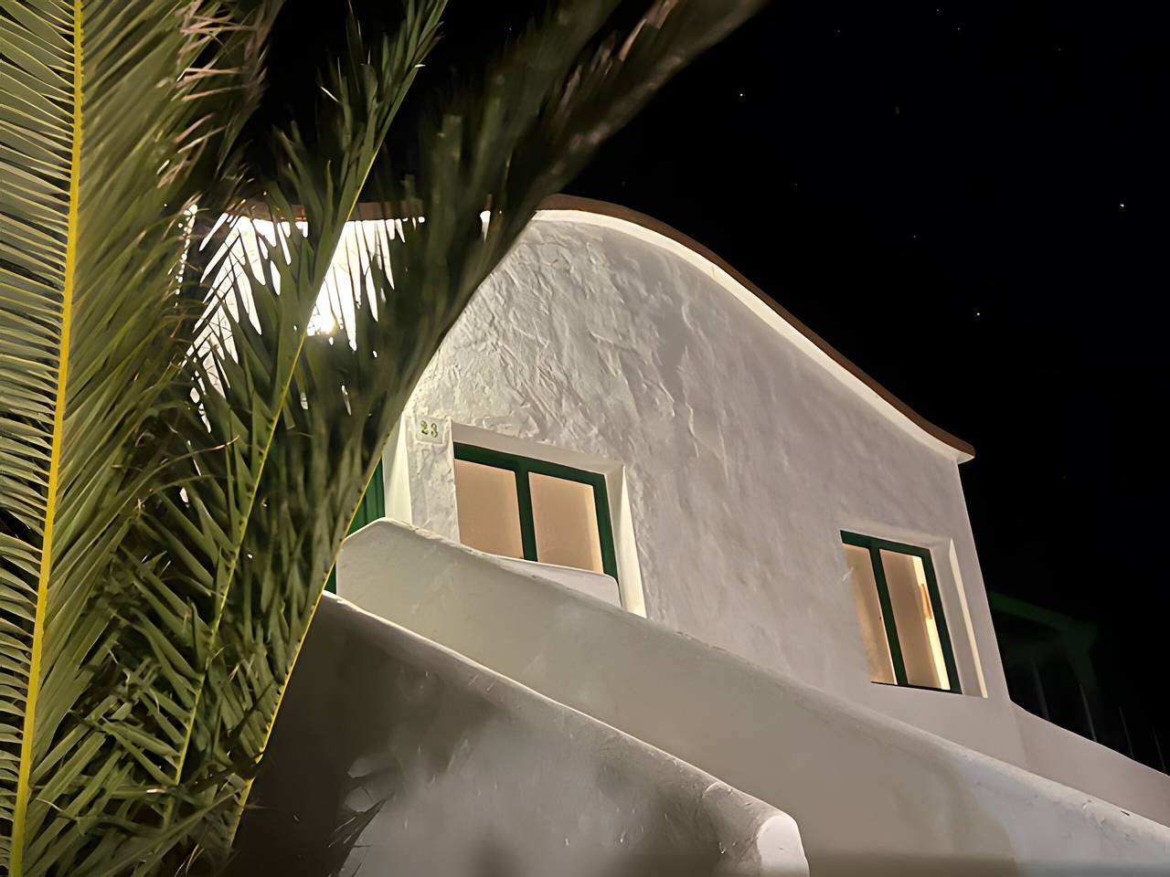 Appartement entier, Appartement de vacances « La Barca Sunny Rooftop » avec vue mer, terrasse partagée et Wi-Fi in El Cotillo, La Oliva