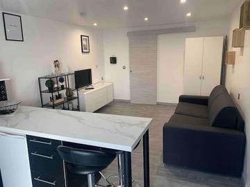 Gîte pour 2 personnes, avec vue ainsi que jardin et terrasse à Bendejun