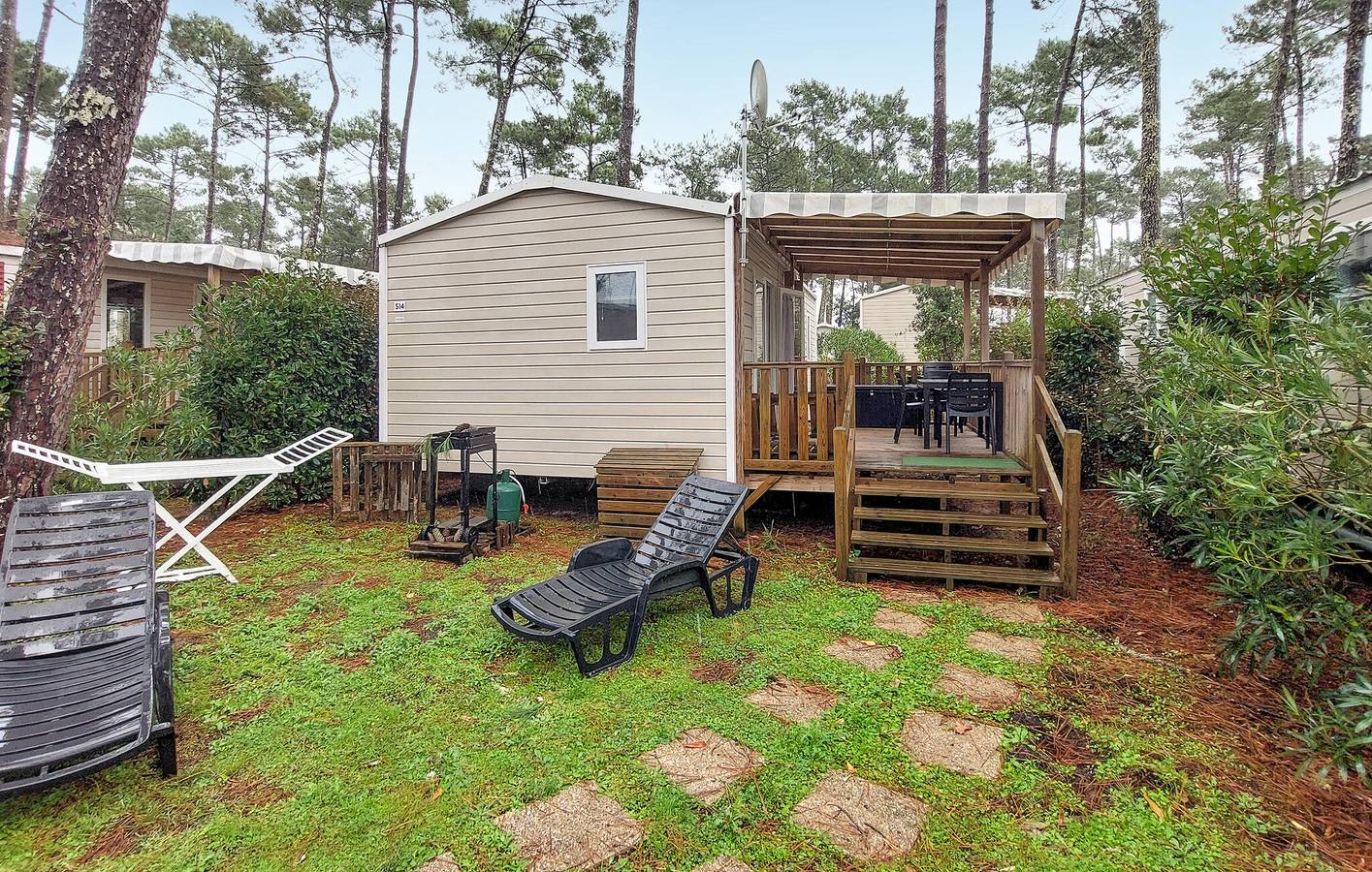 Cozy Mobile Home with Garden & Parking, 200m to Dune Seule Bouchée in Saint-Julien-en-Born, Côte d’Argent