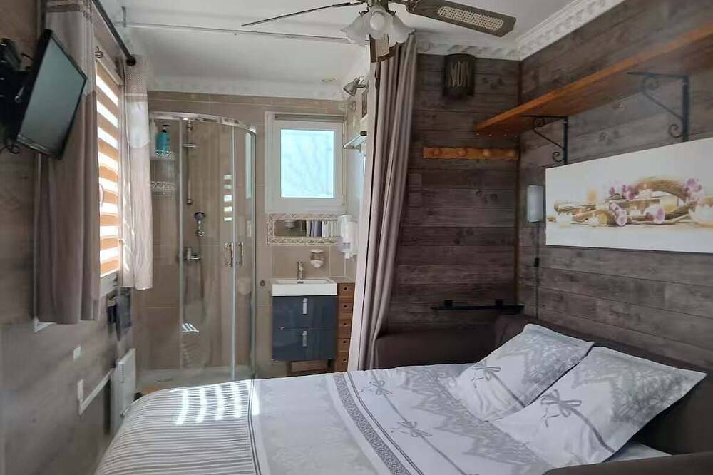 Apartamento entero, Charming studio with terrace and private parking in Barbaira, Región de Carcassonne
