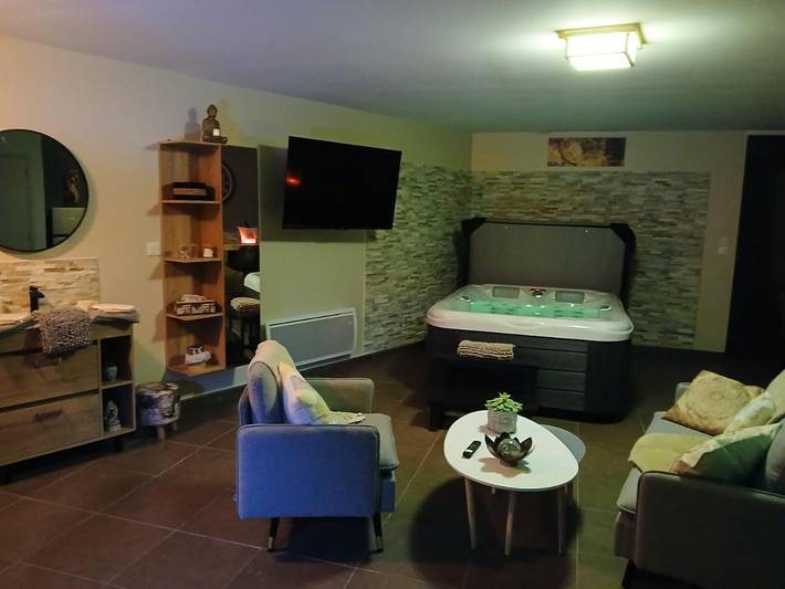 Location de vacances pour 2 personnes, avec Terrasse et Jacuzzi à Pont-sur-Sambre