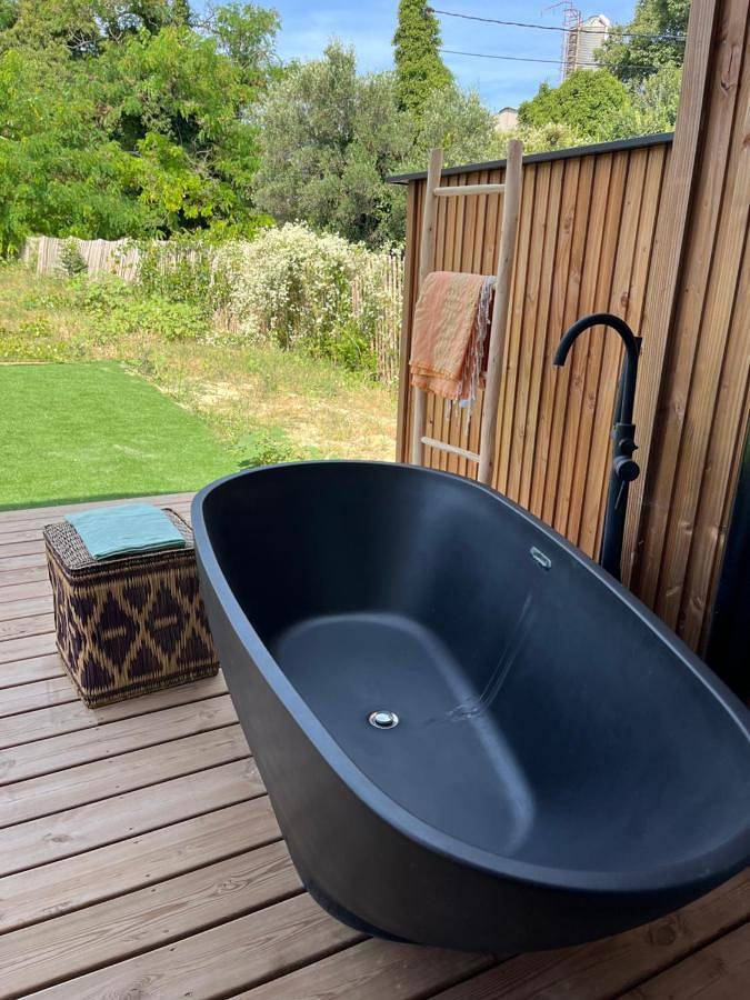 Location de vacances pour 6 personnes, avec vue ainsi que piscine et jardin, animaux acceptés à Clarensac - 4