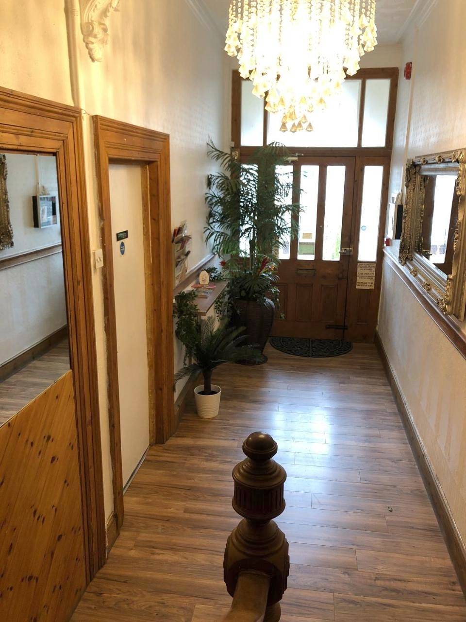 Family Room with Bathroom in Cardiff, Cardiff und Umgebung