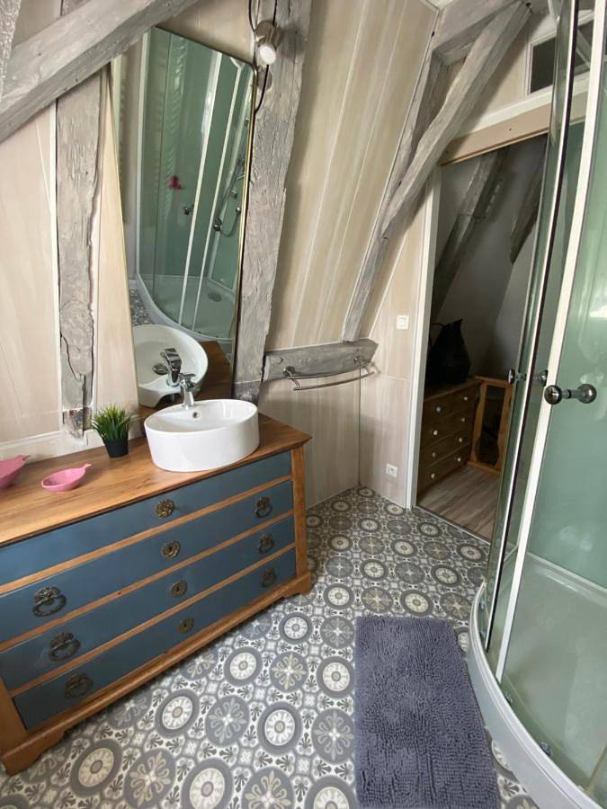 Location de vacances pour 8 personnes, avec jardin ainsi que vue et piscine, animaux acceptés à Vézac - 4