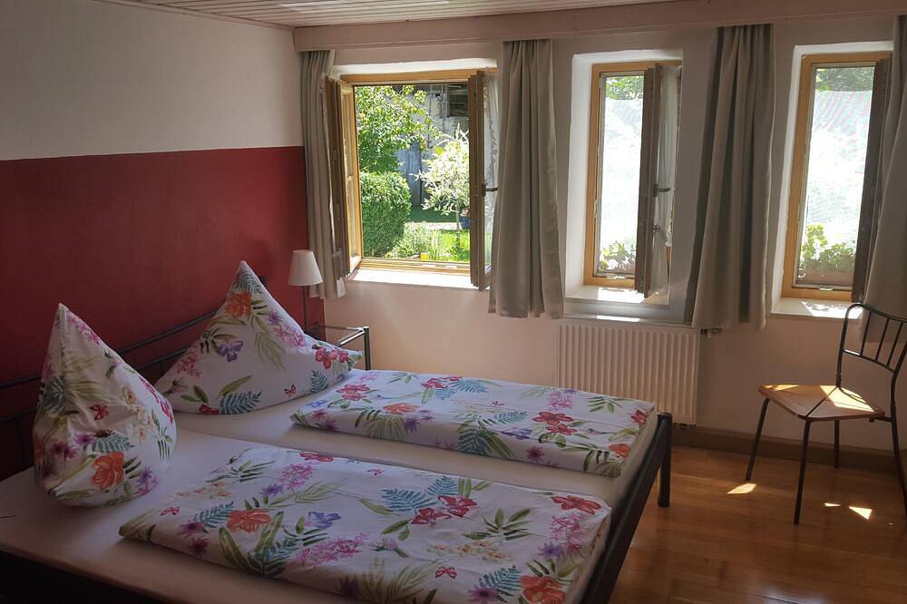 Ganze Wohnung, Chiemsee: Familienfreundl. Fewo (Paterre ca.70qm) in Top-Lage mit 2 Schlafzimmer in Truchtlaching, Seebruck