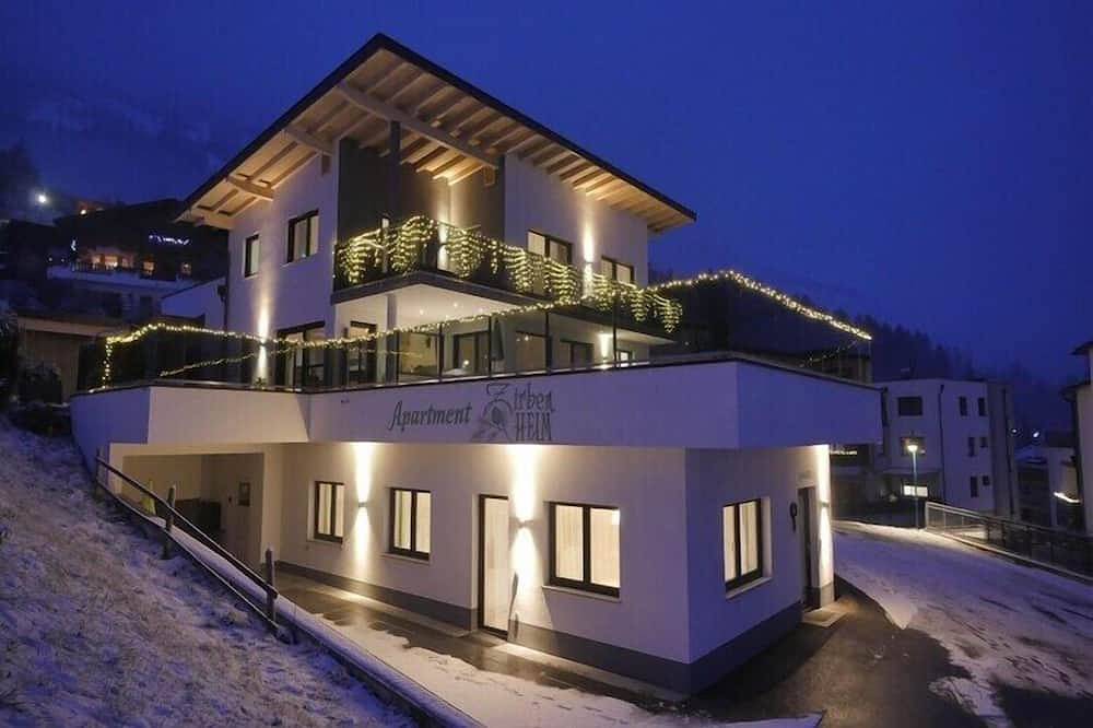 Entire apartment, Top holiday flat in Fügen near the ski area in Fügen, Ski-Optimal Hochzillertal