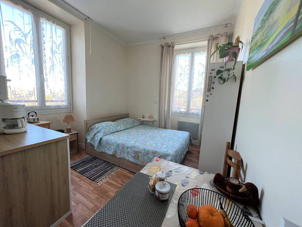 Studio entier, Studio lumineux à Cambo-les-Bains, proche thermes, coin nuit, kitchenette, internet, animaux acceptés in Cambo-les-Bains, Région de Bayonne