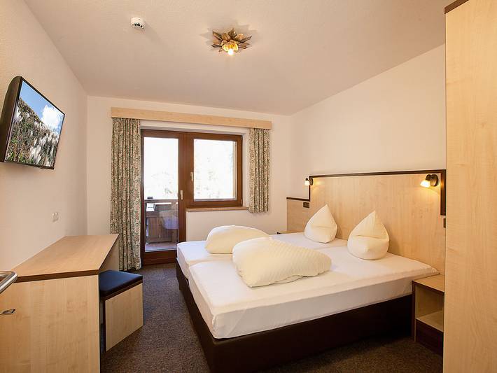 Ferienwohnung für 12 Personen, mit Balkon und Terrasse sowie Garten und Sauna im Ötztal - 4